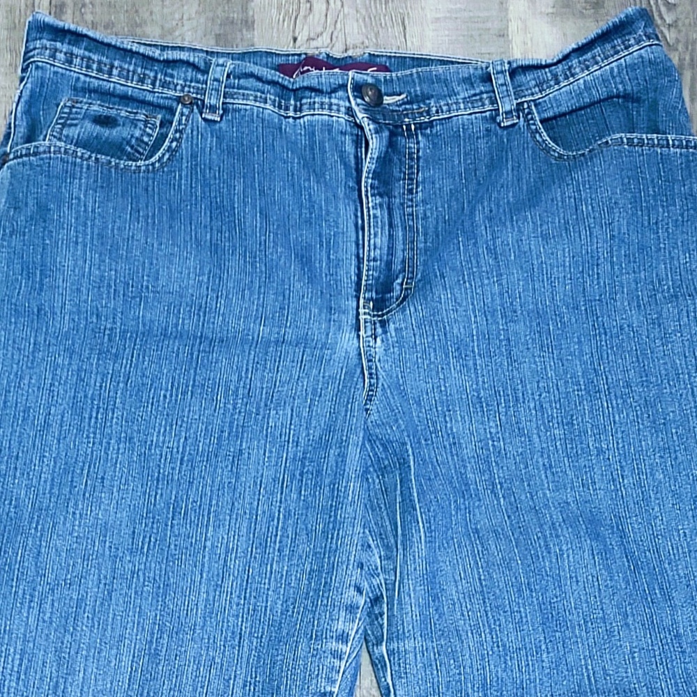 EUC GLORIA VANDERBILT MOM JEANS MADE IN EGYPT LIGHT TO MEDIUM WASH 5 POCKET 16 - Picture 4 of 10